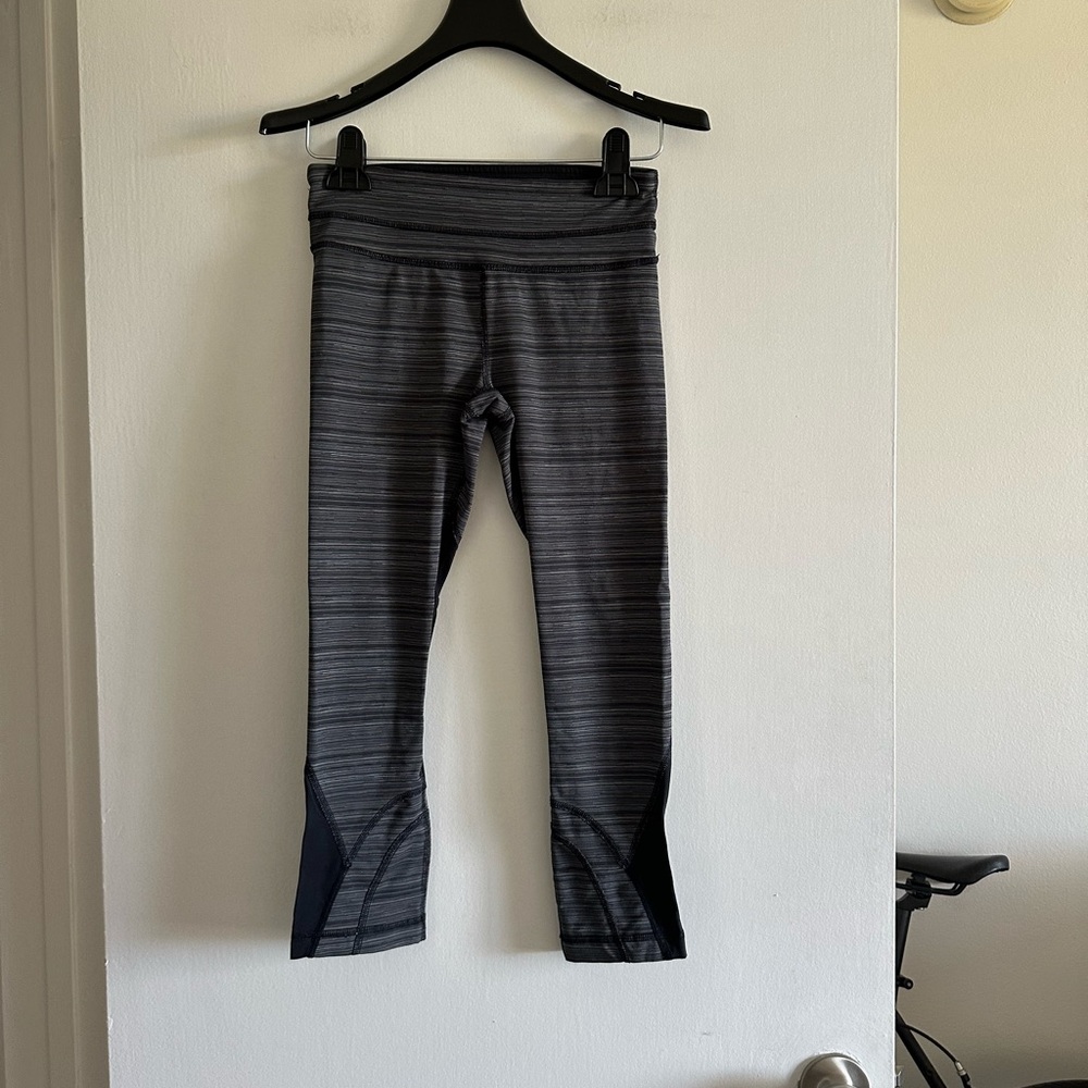 Lululemon Athletica Gray/Black Run: Inspire Crop II (Mesh) Leggings size 4 - Picture 9 of 13
